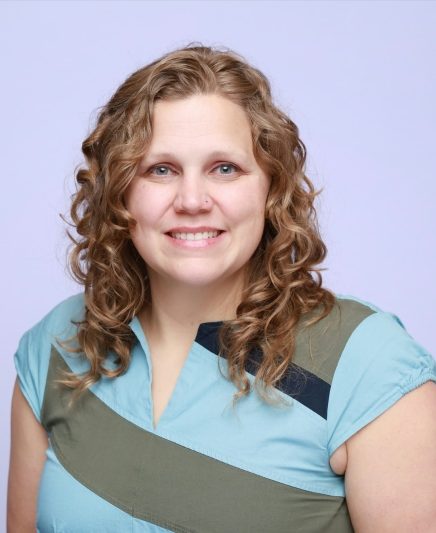 Headshot Lacey Schmeidler